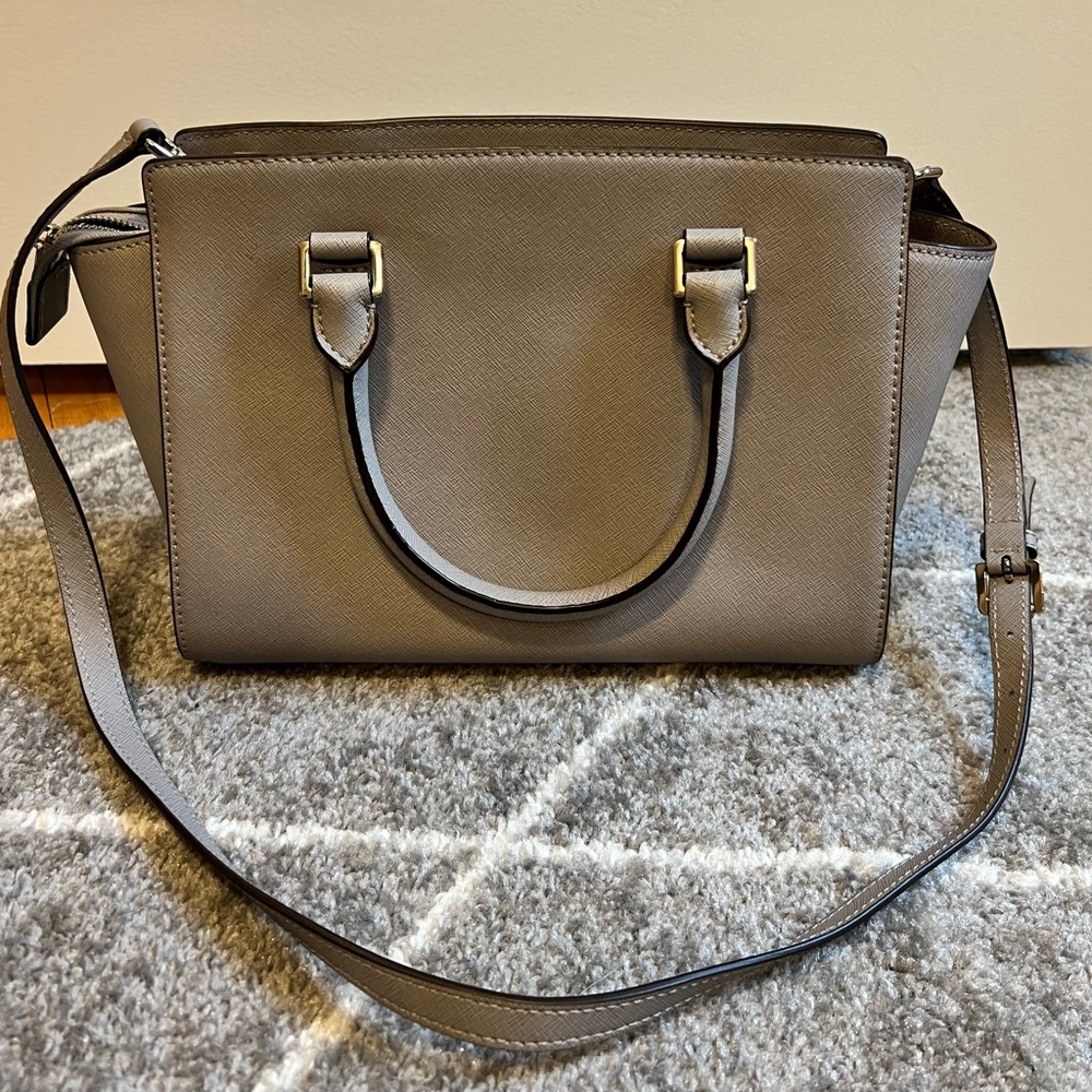 🩶 LIKE NEW 🩶 Michael Kors grey saffiano leather satchel with crossbody strap. - Picture 4 of 12